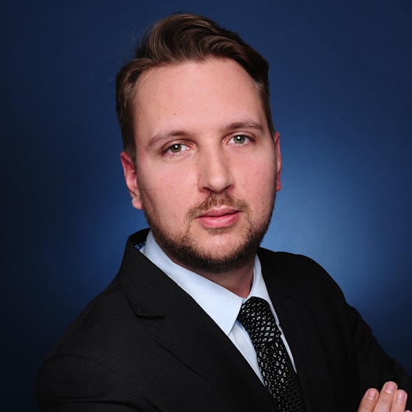 Sascha Madl, Full-Service Expert